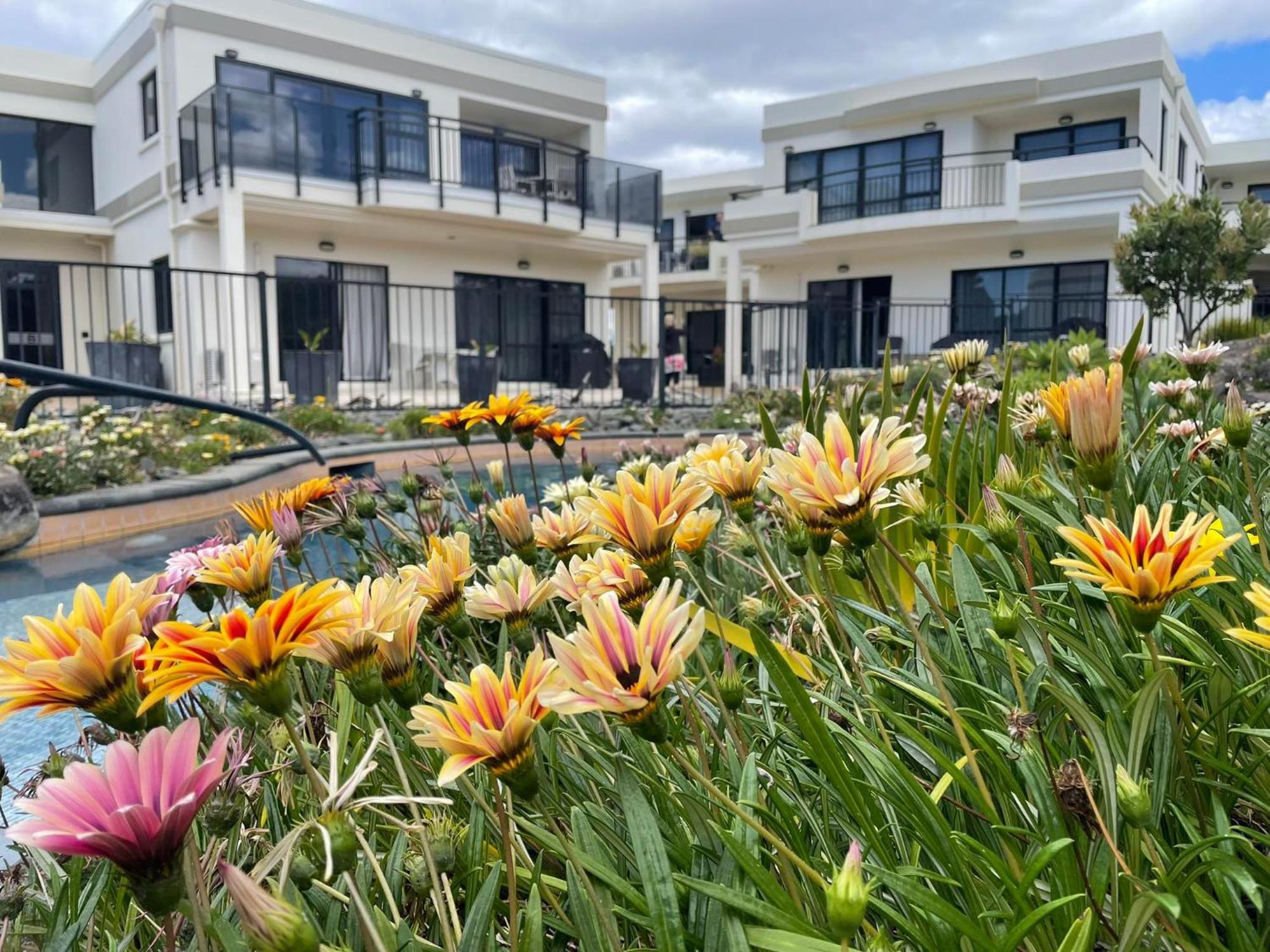 Ocean Breeze Resort Pauanui Buitenkant foto