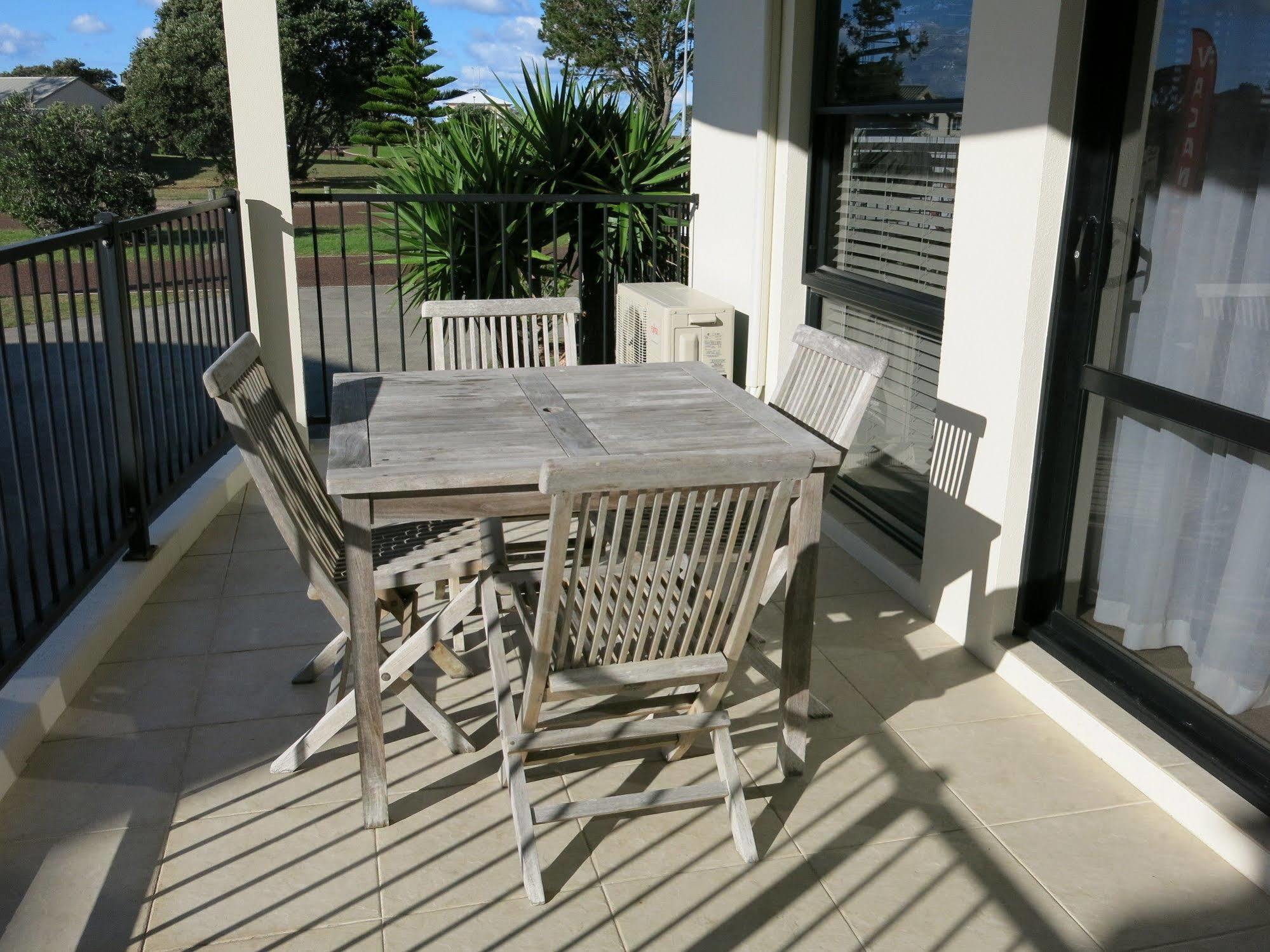 Ocean Breeze Resort Pauanui Buitenkant foto